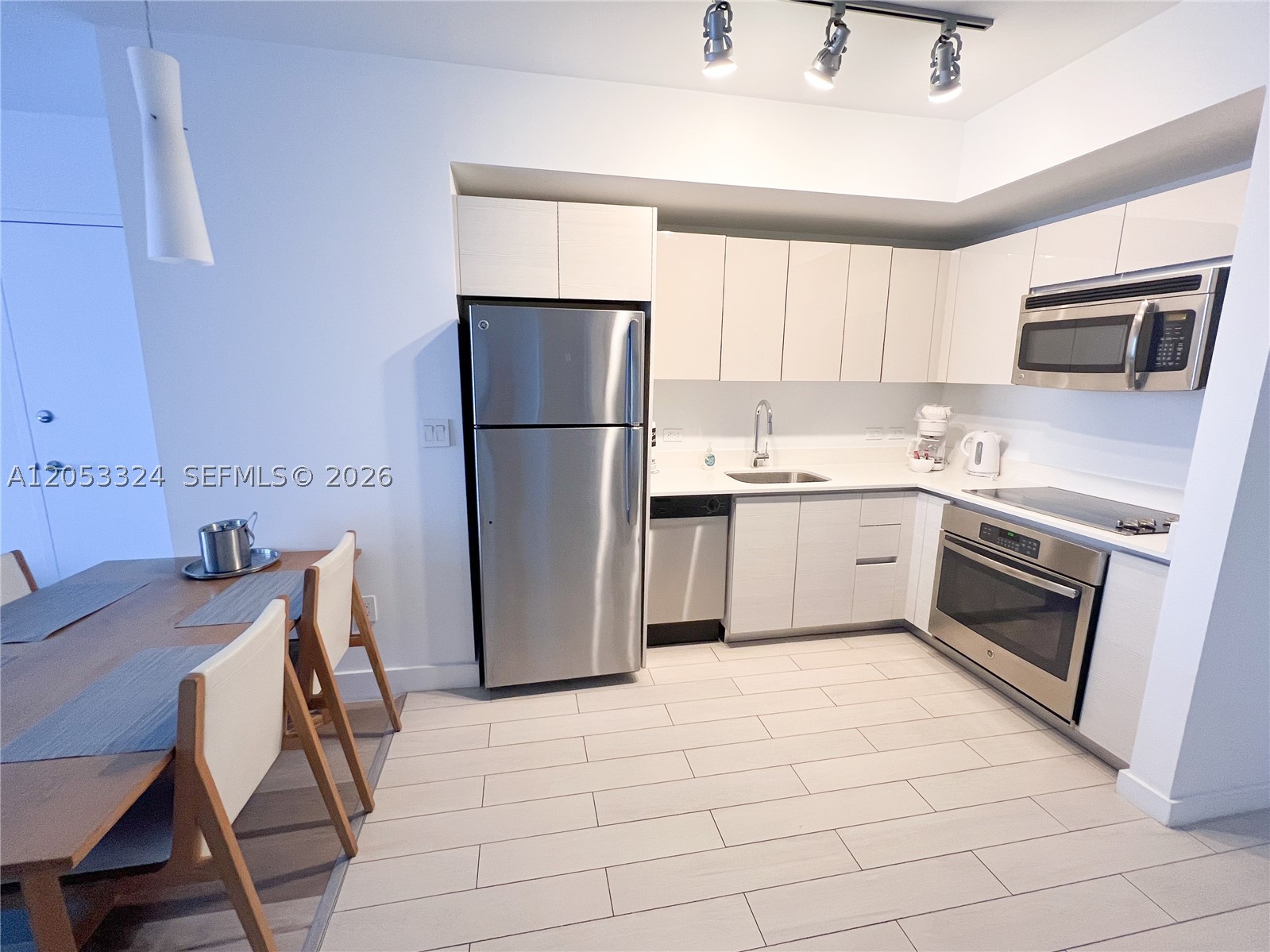2602 E Hallandale Beach Blvd R1503 Property Photo 25