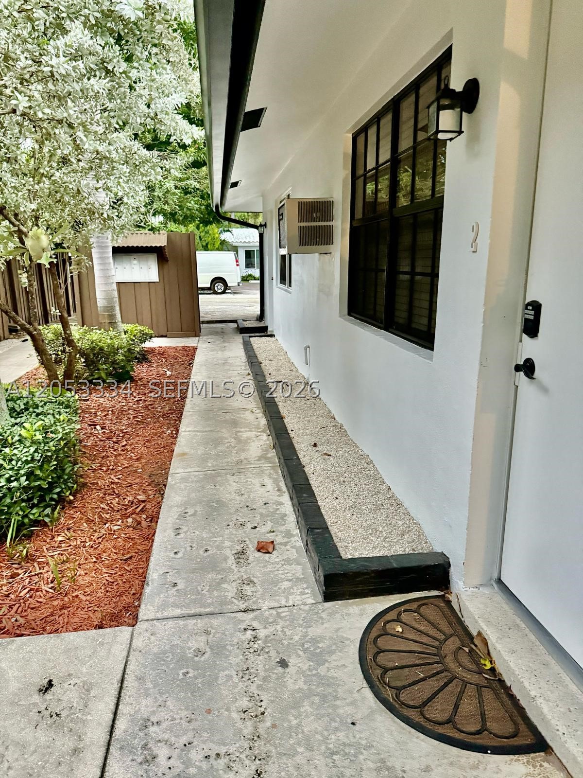 1240 Ne 12th Ave 1-5 Property Photo 2