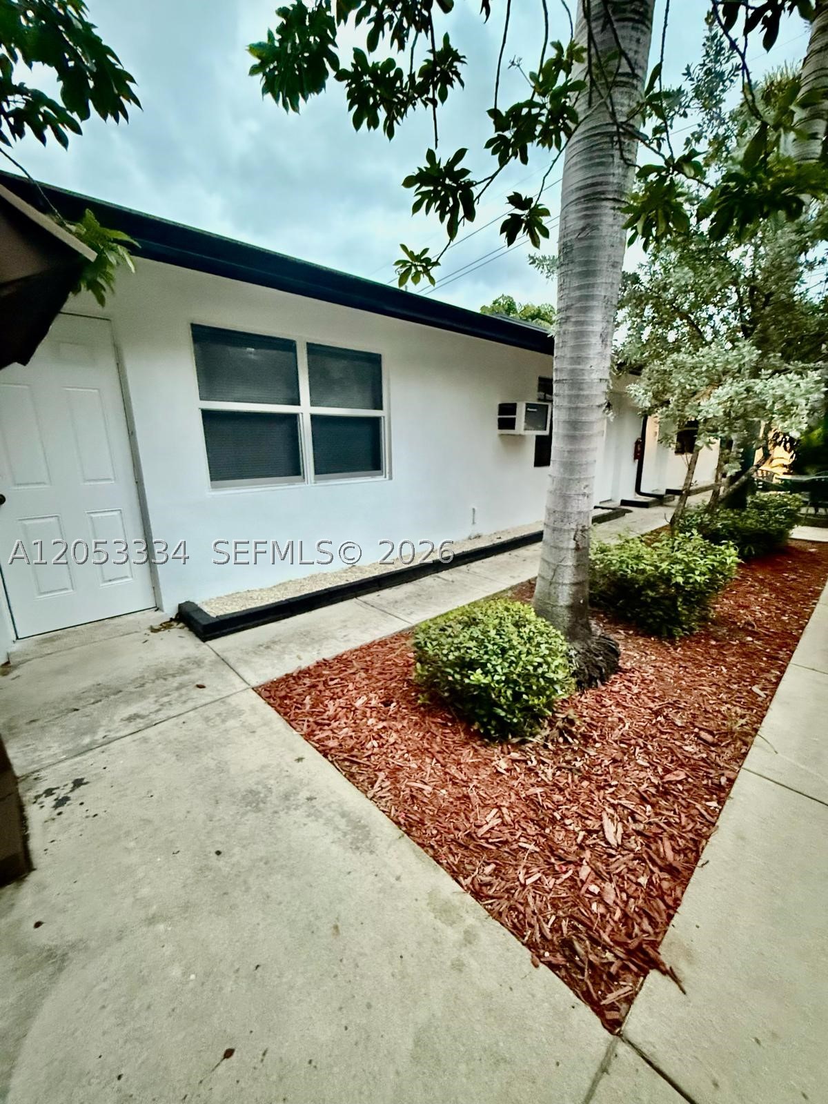 1240 Ne 12th Ave 1-5 Property Photo 4