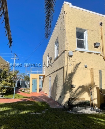 101 SE 2nd St 2 Property Photo 1