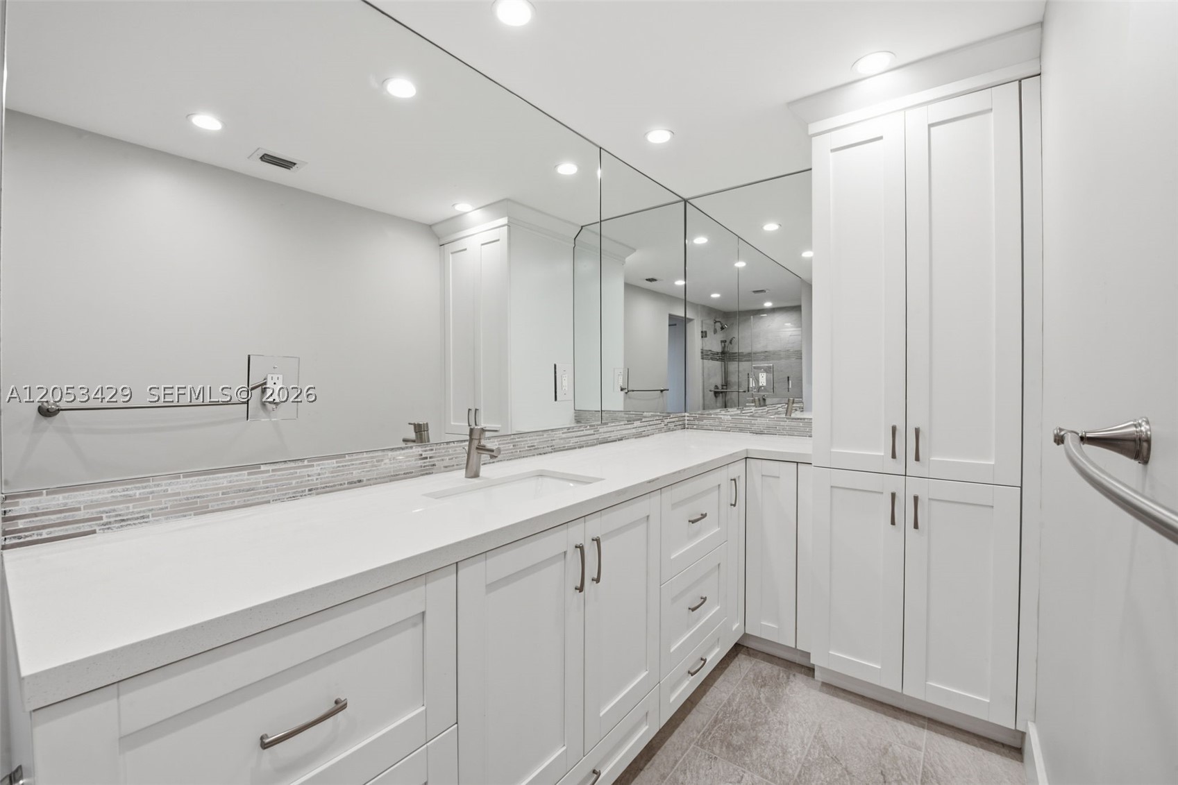 90 Edgewater Dr 225 Property Photo 8