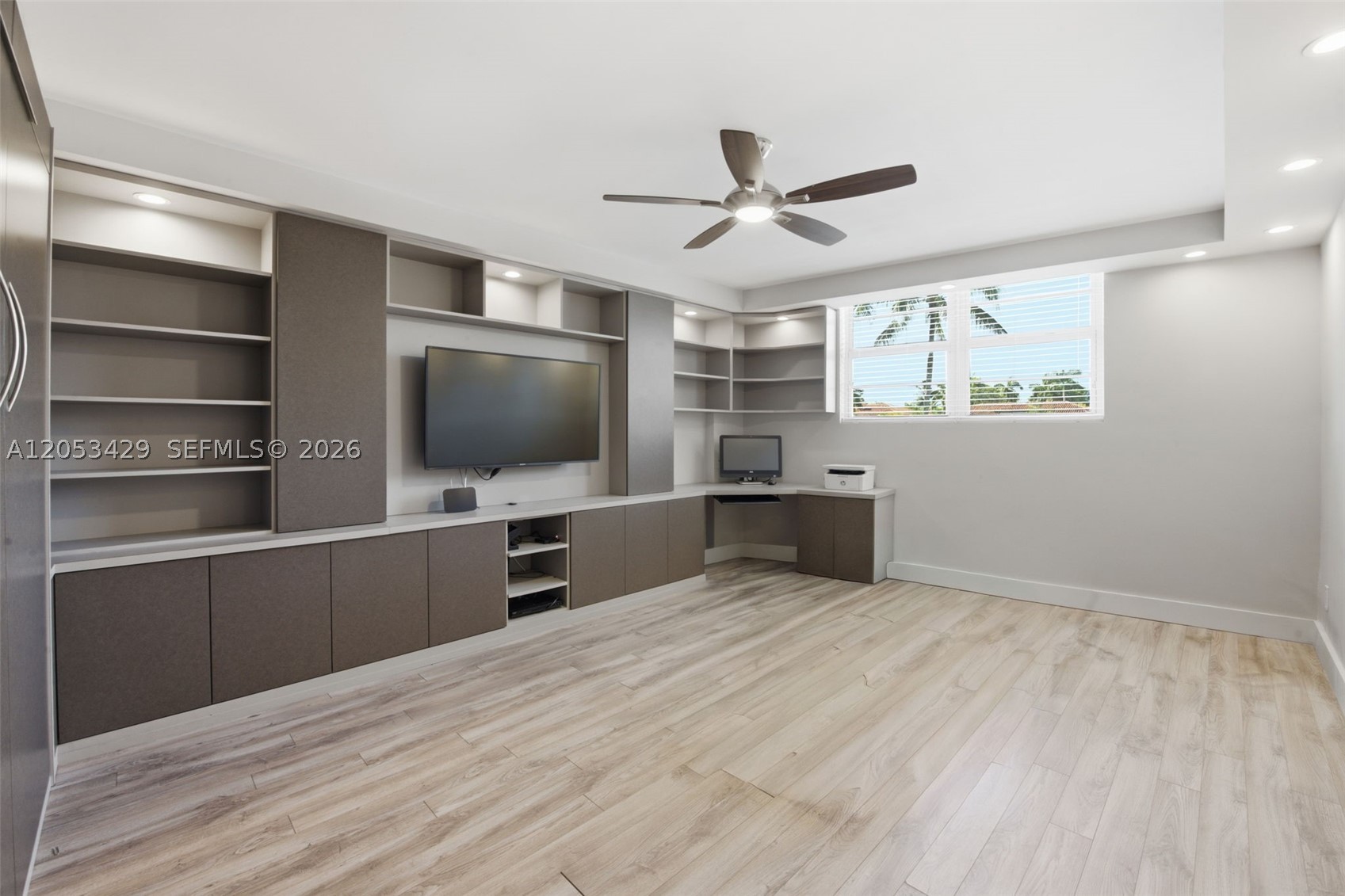 90 Edgewater Dr 225 Property Photo 11