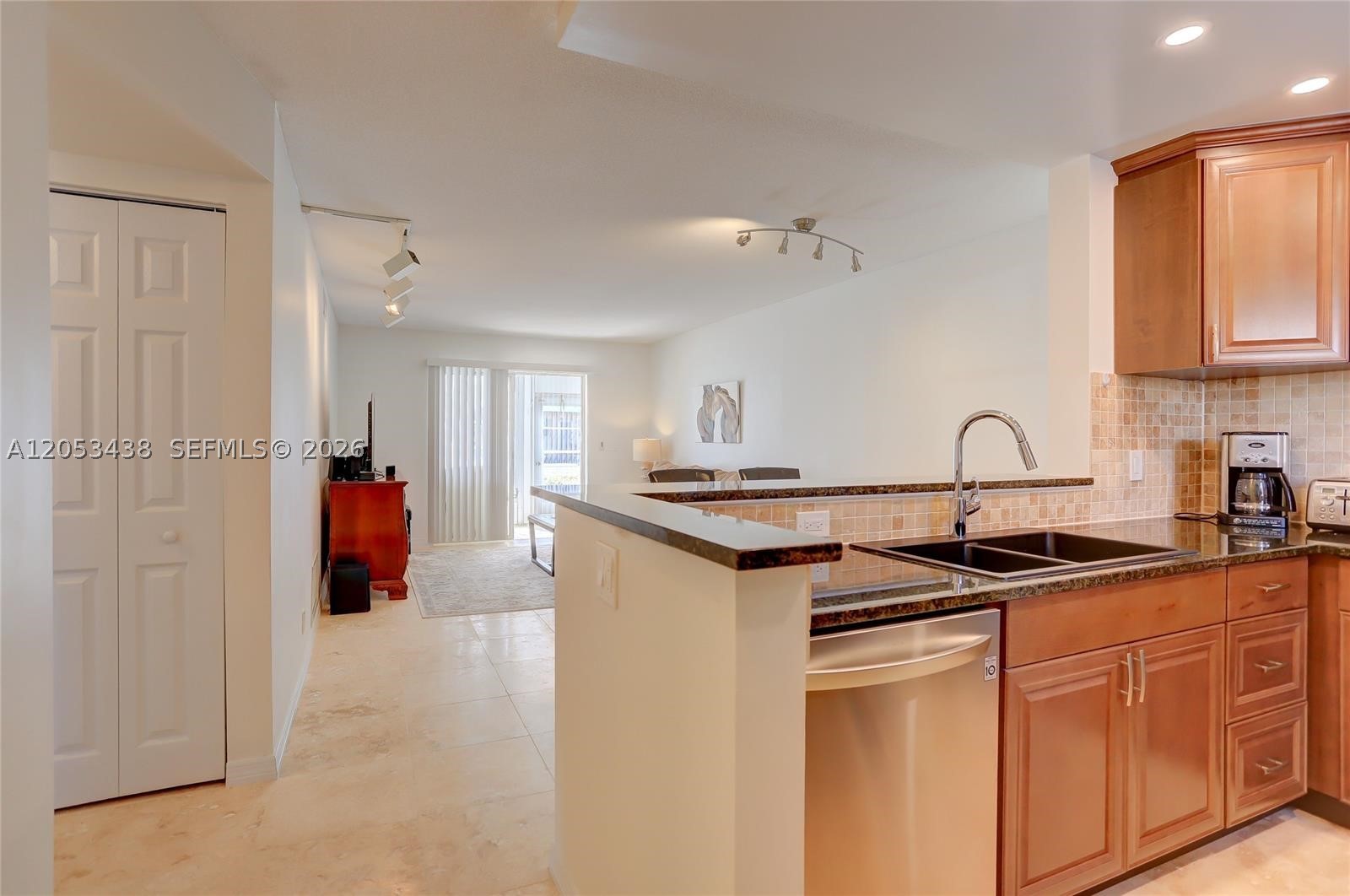 2212 Ne 1st Way 101 Property Photo 10