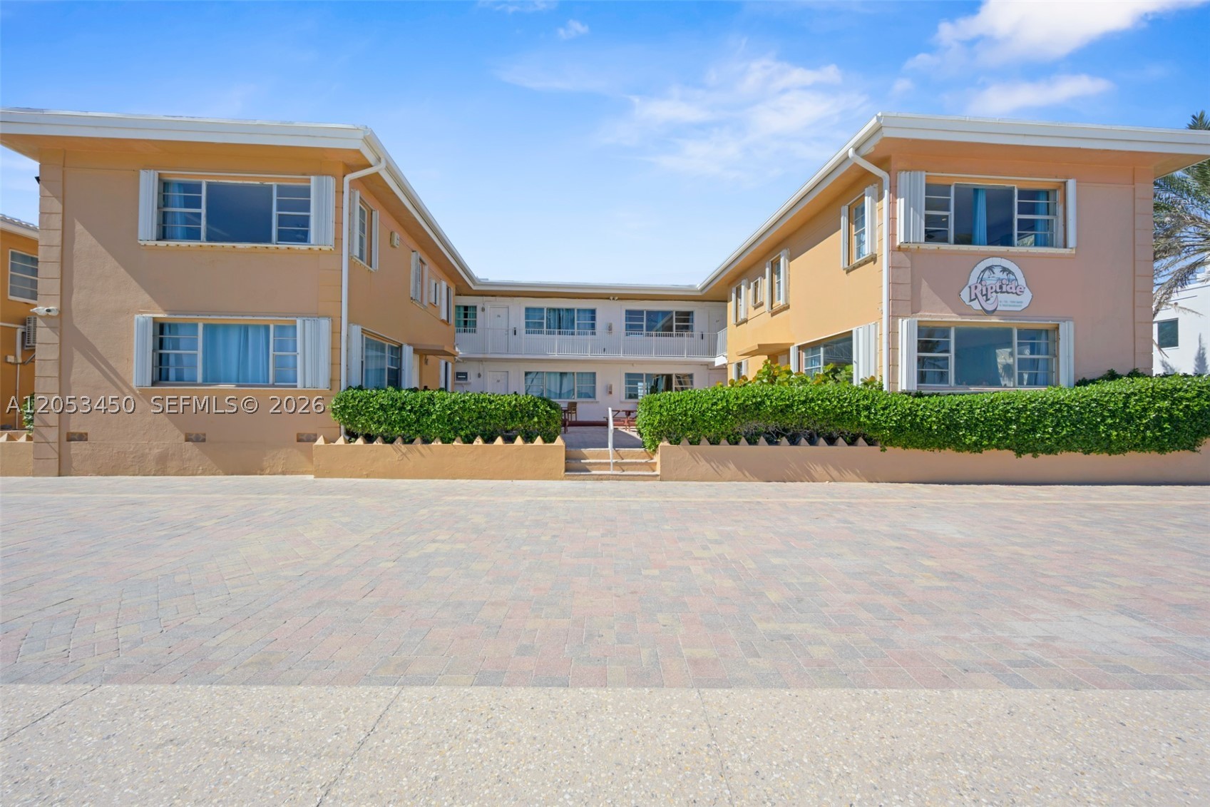 2300-2325 N Surf Rd Property Photo 17