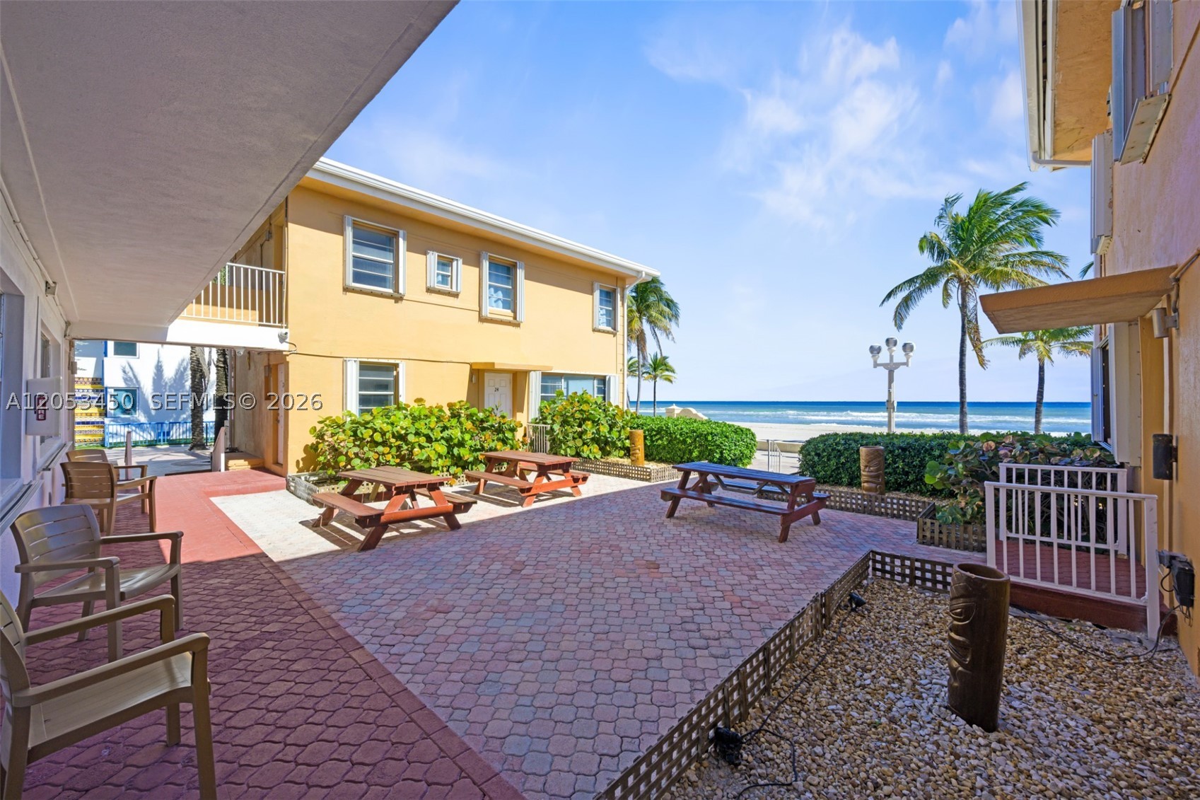 2300-2325 N Surf Rd Property Photo 19