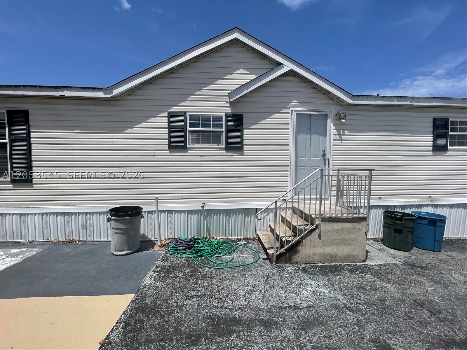 3070 Cove Dr Property Photo 1