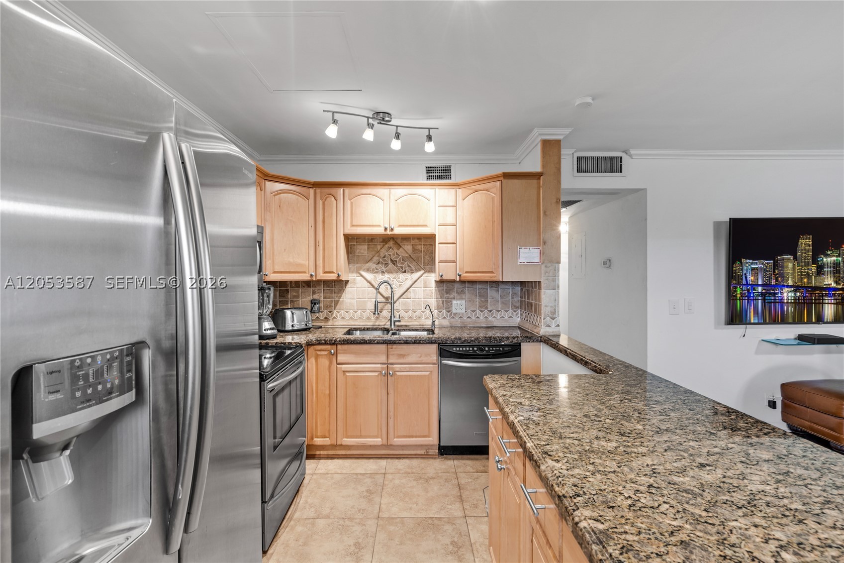 801 Sw 133rd Ter 406k Property Photo 6