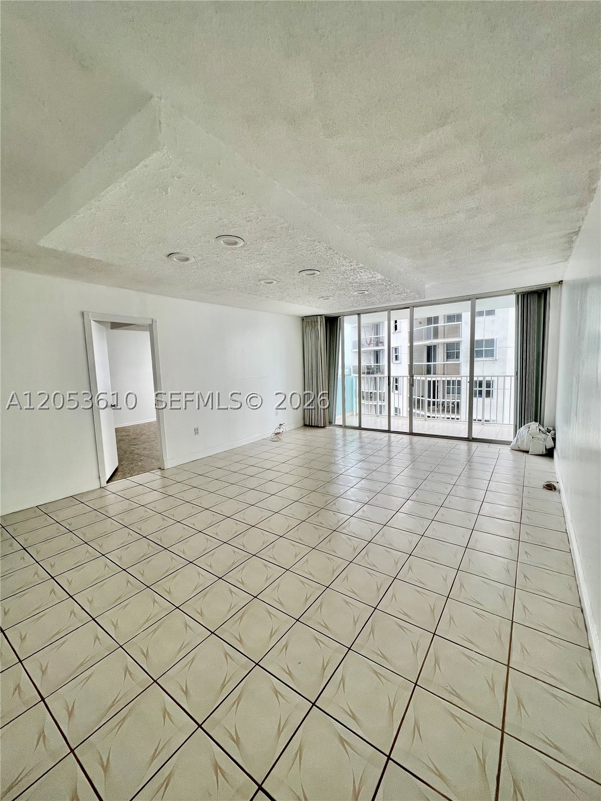 5838 Collins Ave 7e Property Photo 10