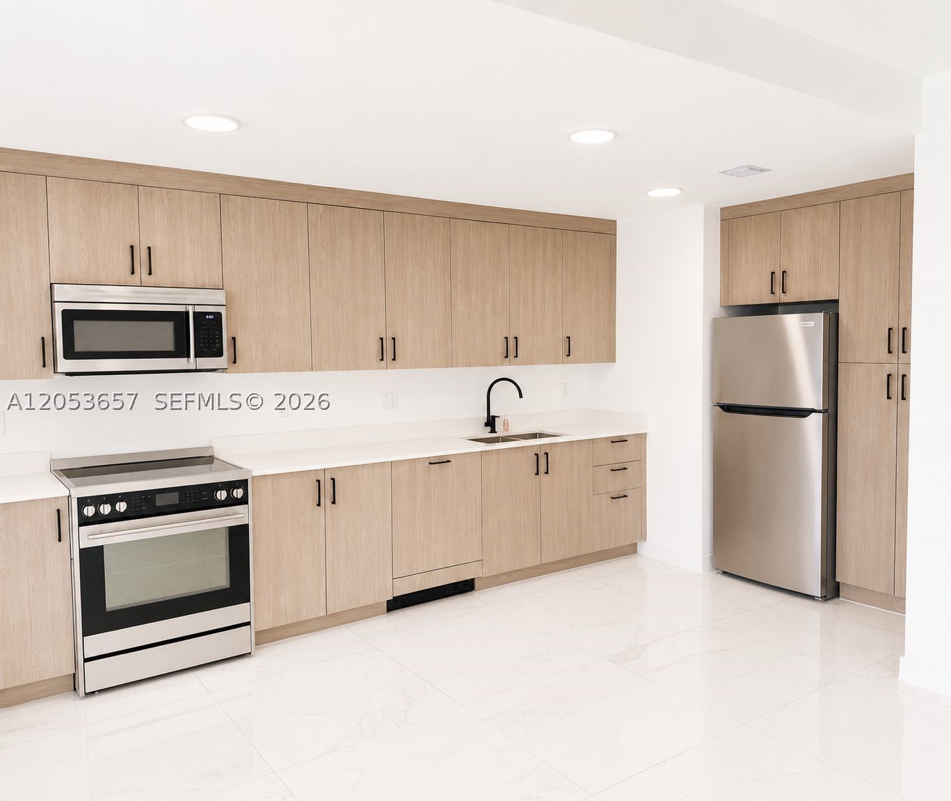A12053657 Property Photo 3