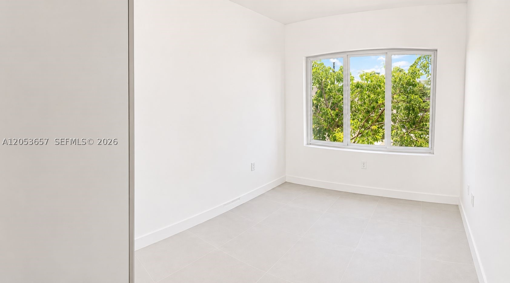A12053657 Property Photo 12