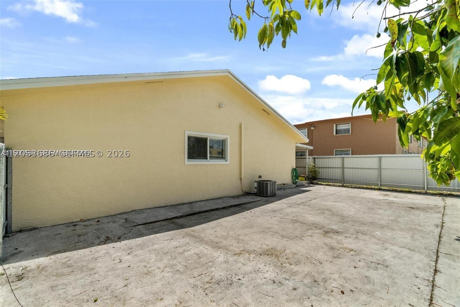 330 W 74th Pl 330 Property Photo 10