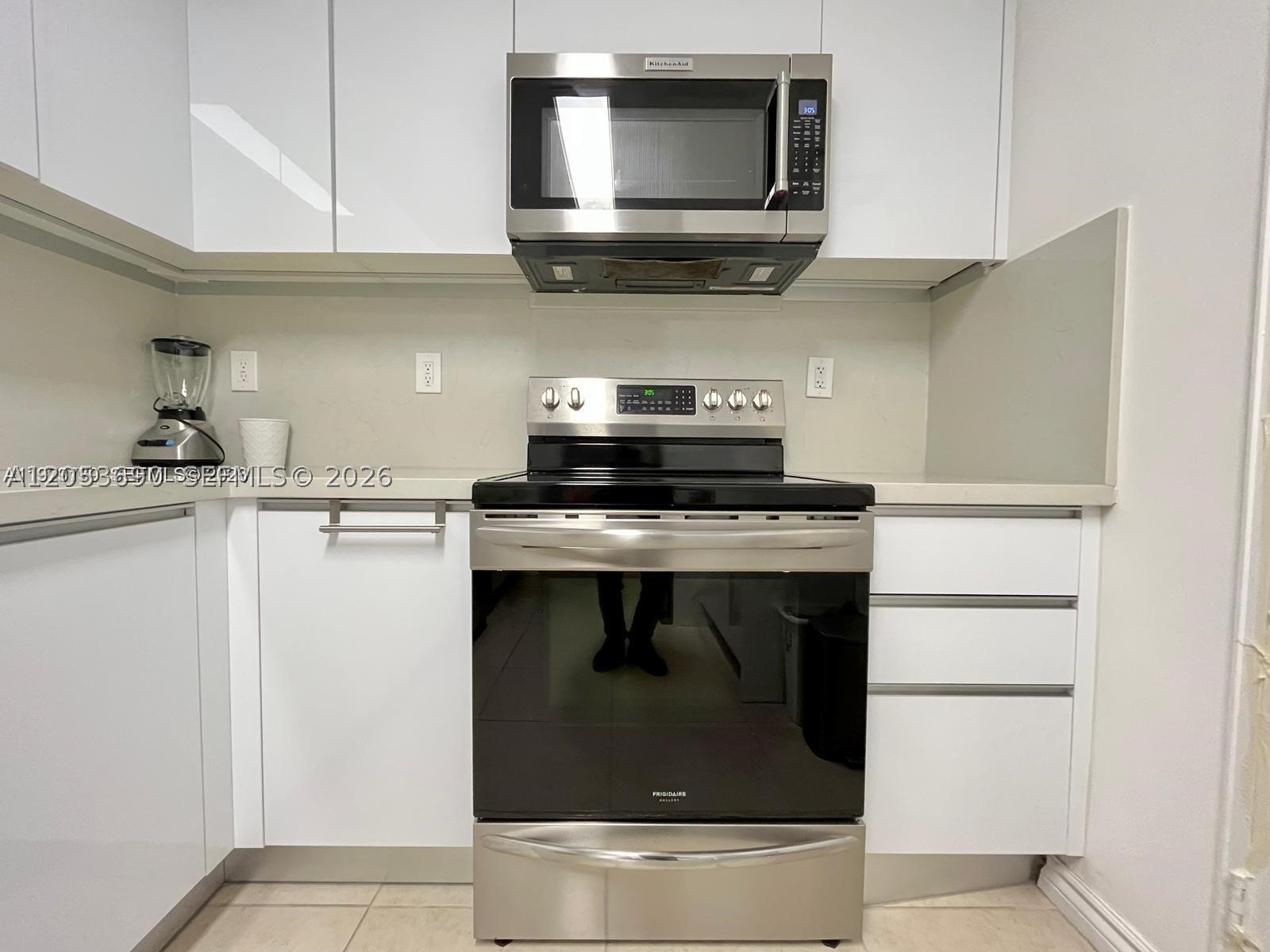 10185 Collins Ave 1103 Property Photo 12