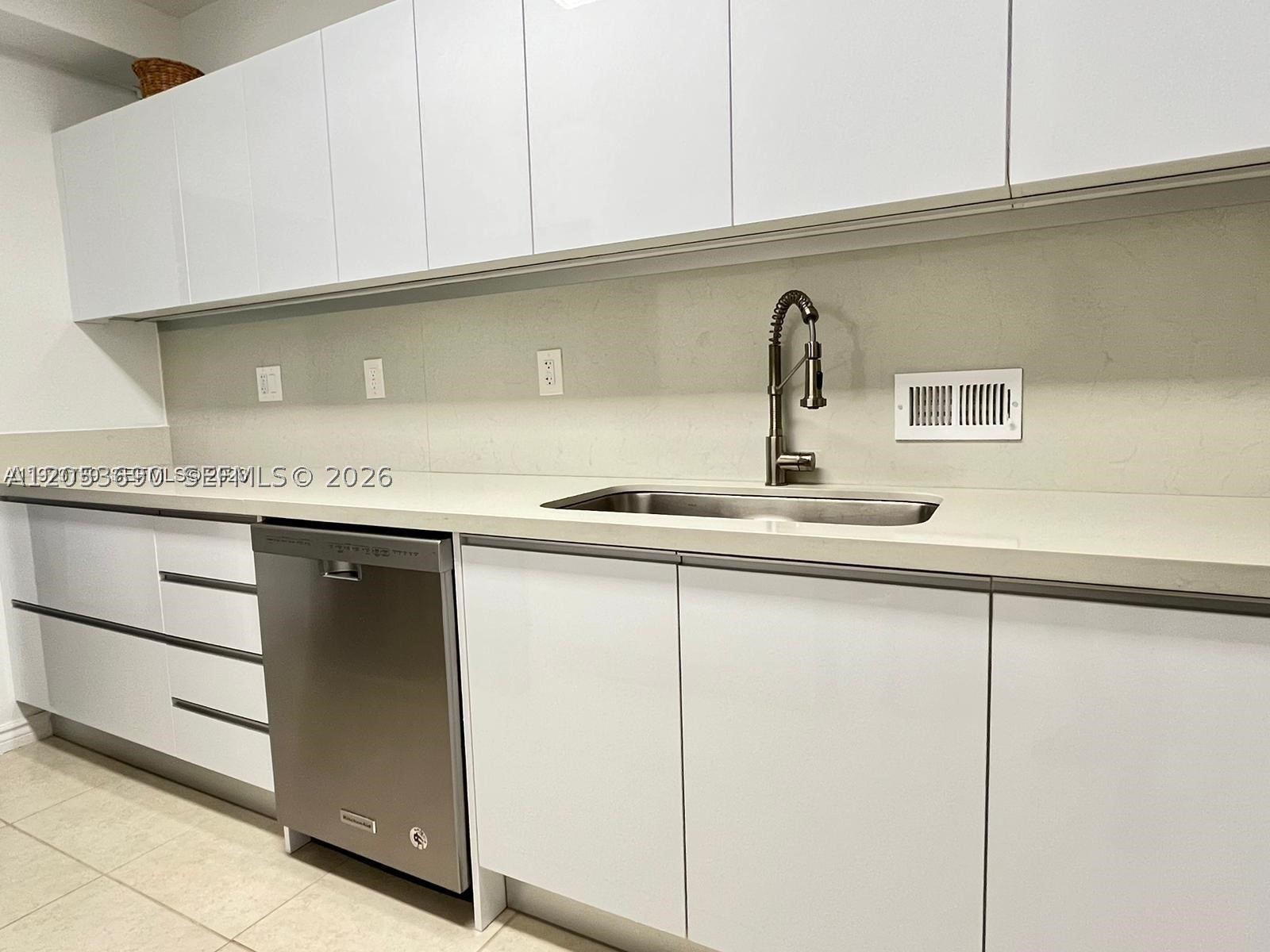 10185 Collins Ave 1103 Property Photo 13