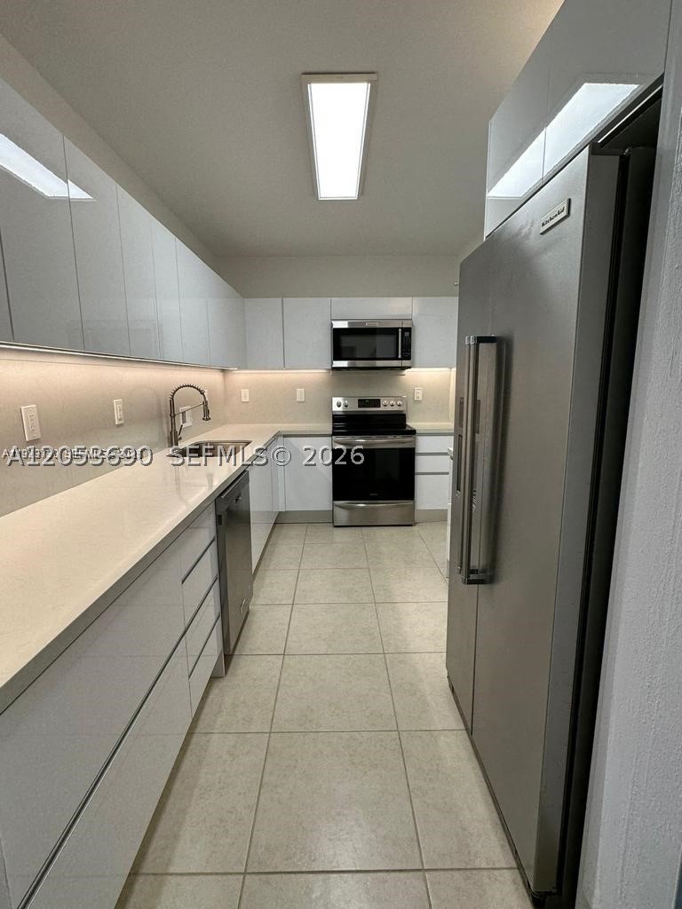 10185 Collins Ave 1103 Property Photo 16
