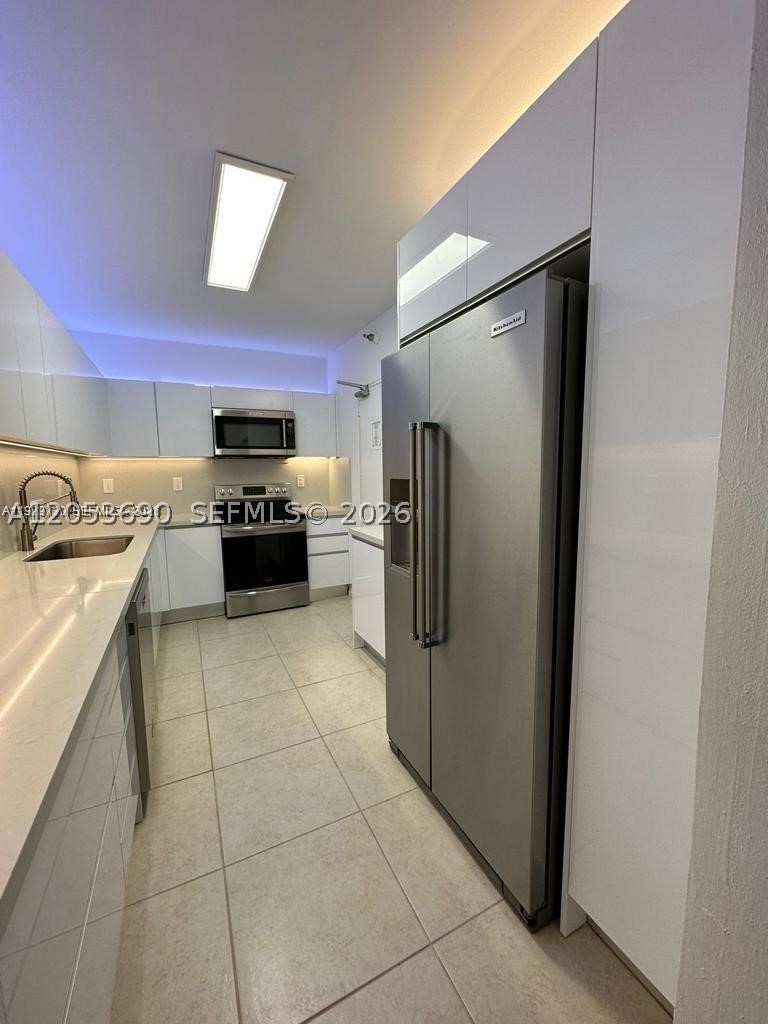 10185 Collins Ave 1103 Property Photo 17
