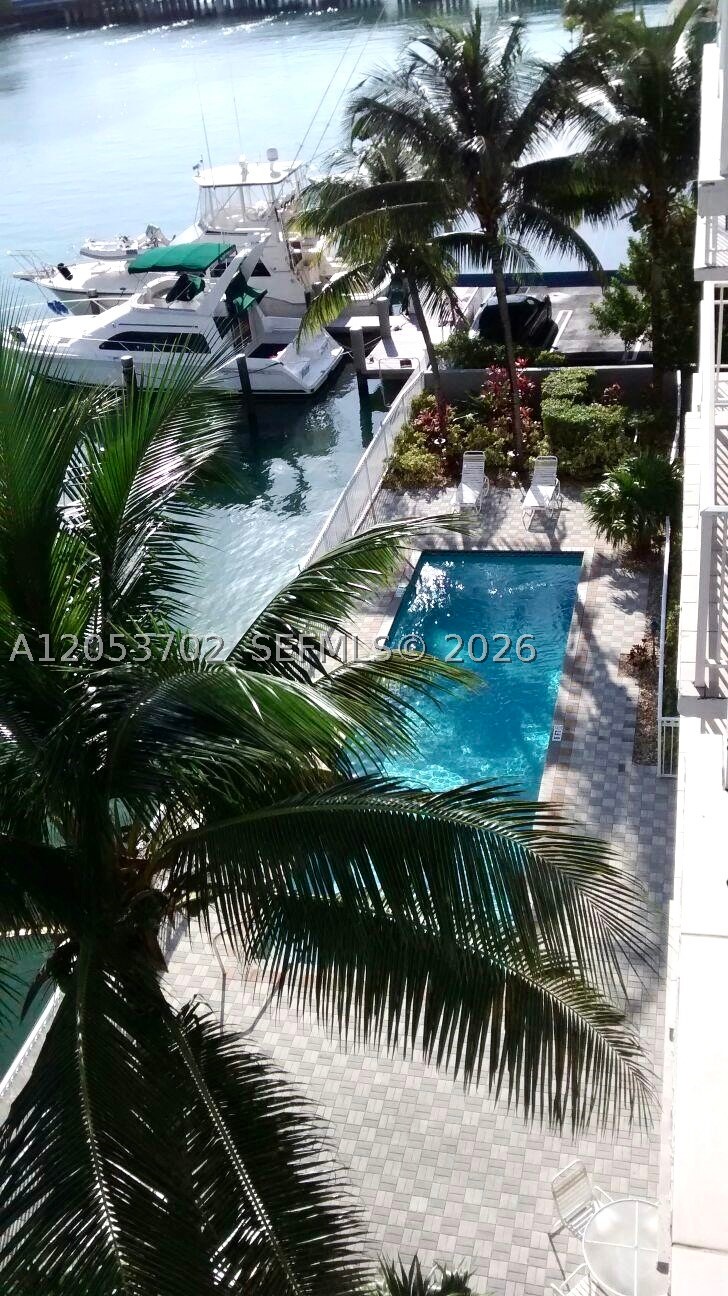 9721 E Bay Harbor Dr 6d Property Photo 15