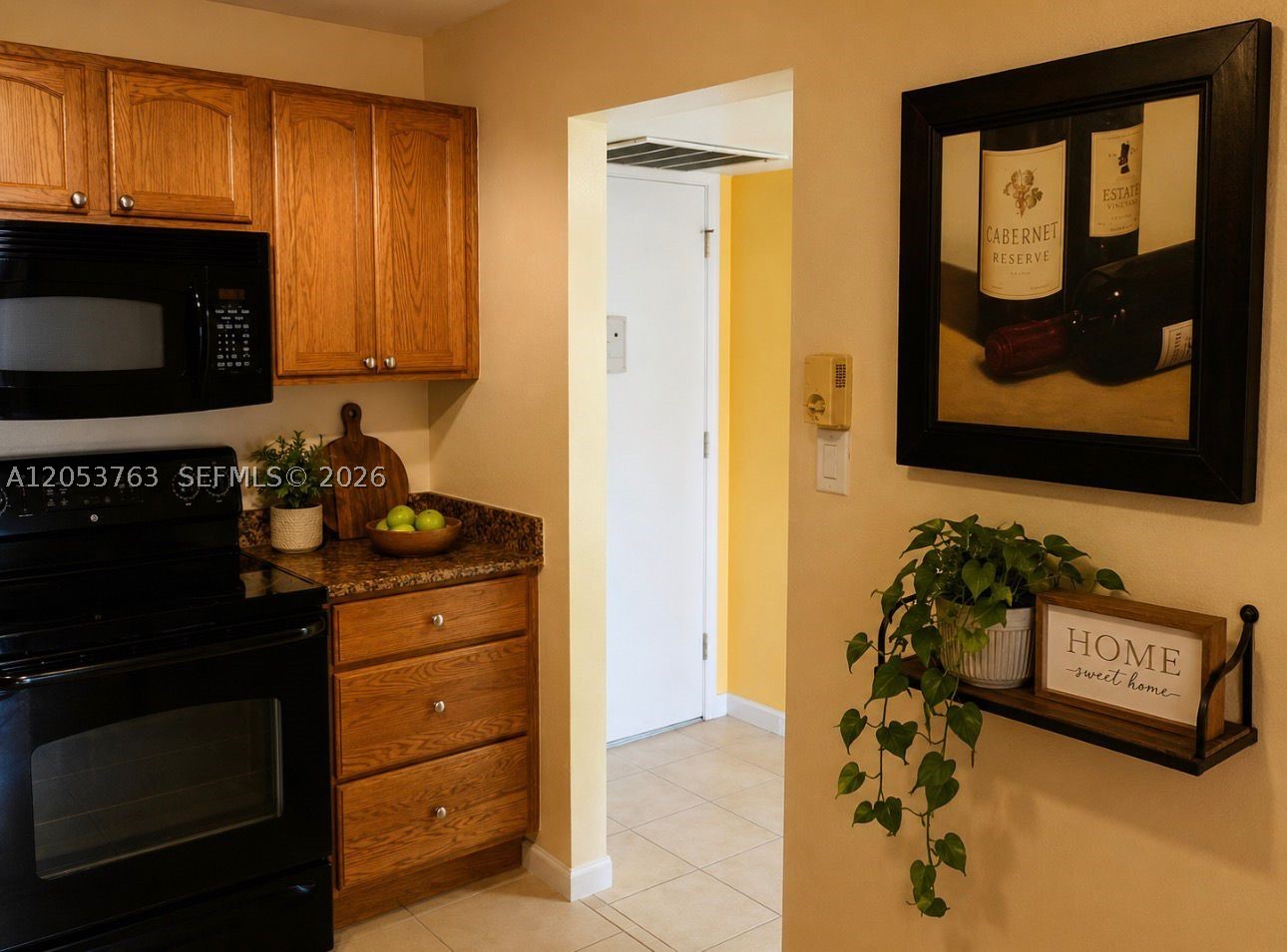2741 Taft St 206 Property Photo 7