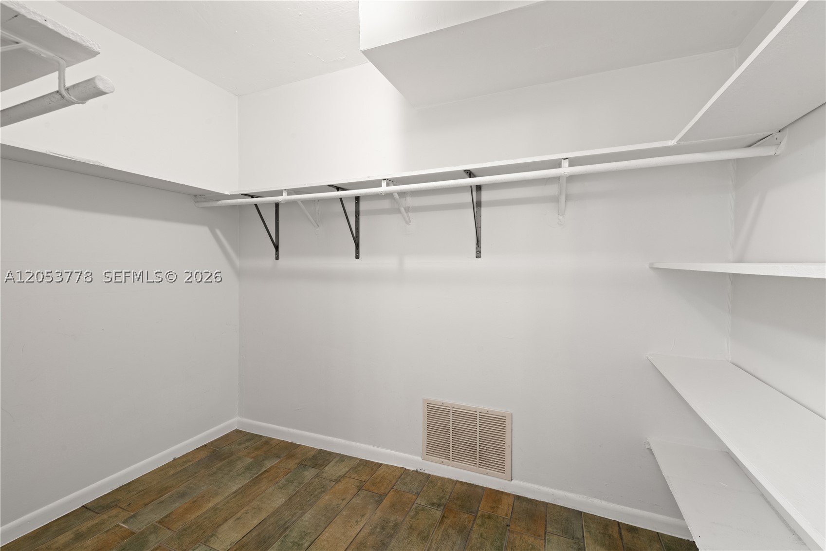 2350 Ne 135th St 812 Property Photo 12