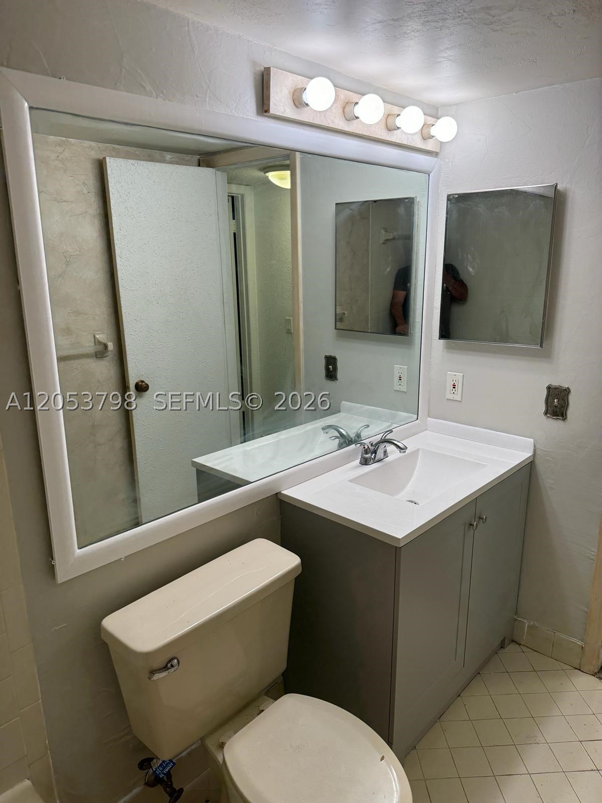 112 Lake Emerald Dr 207 Property Photo 2