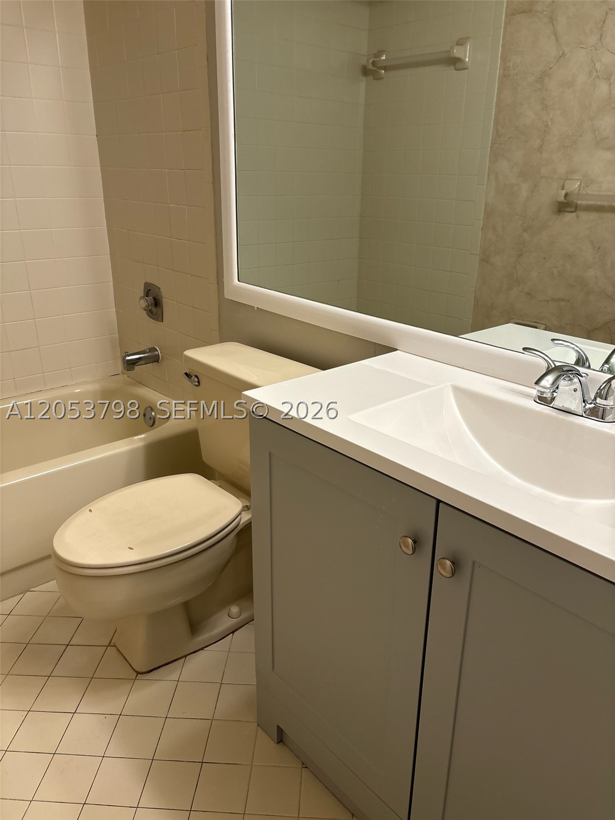 112 Lake Emerald Dr 207 Property Photo 3