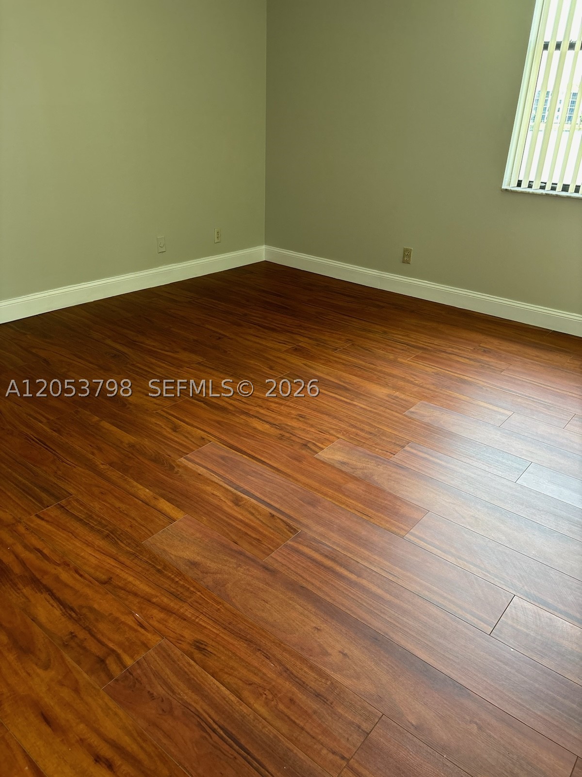 112 Lake Emerald Dr 207 Property Photo 4