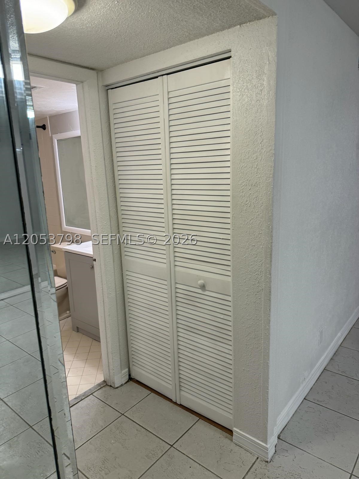 112 Lake Emerald Dr 207 Property Photo 7