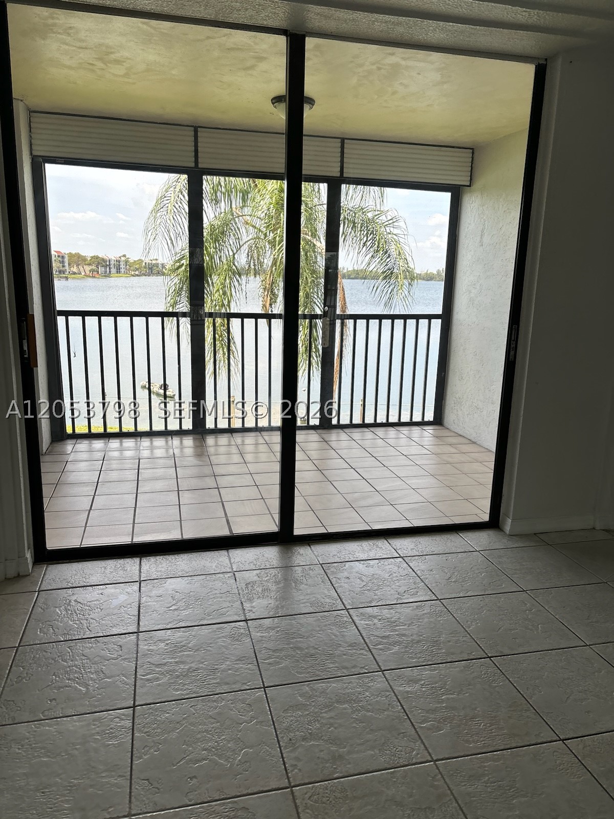 112 Lake Emerald Dr 207 Property Photo 9