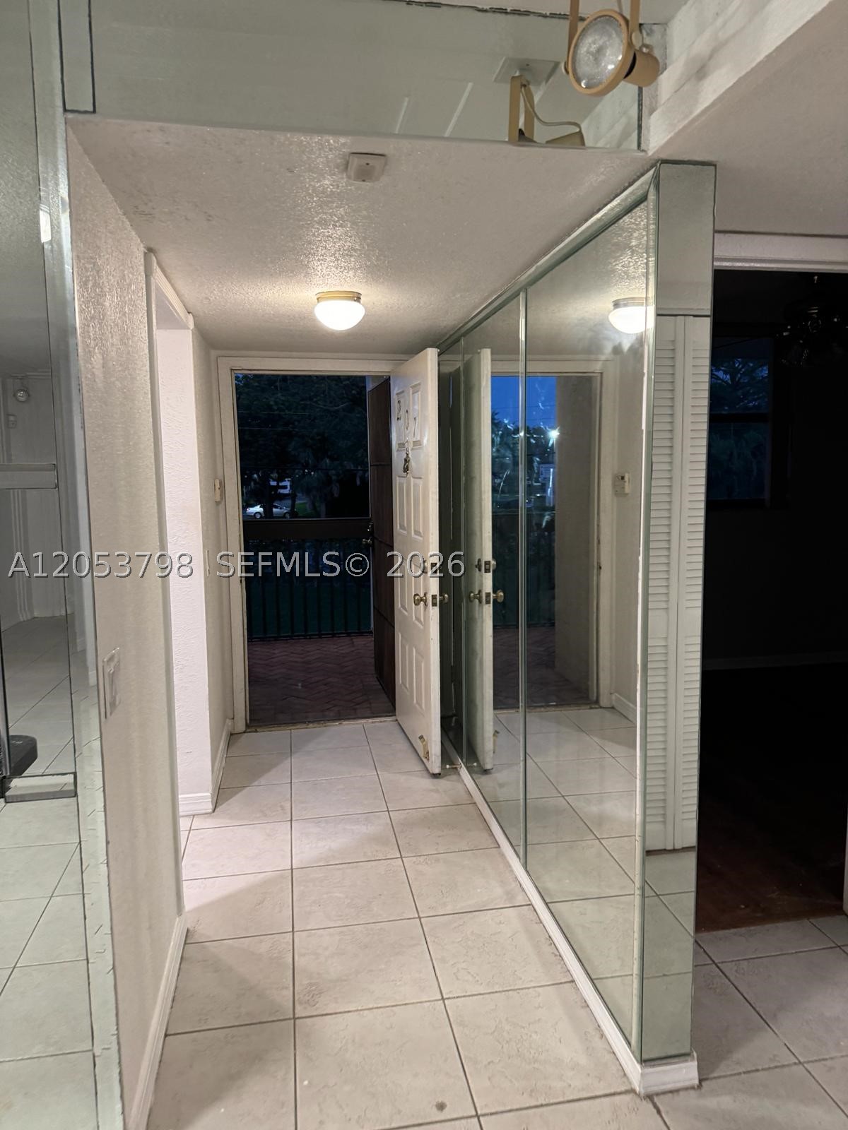 112 Lake Emerald Dr 207 Property Photo 10