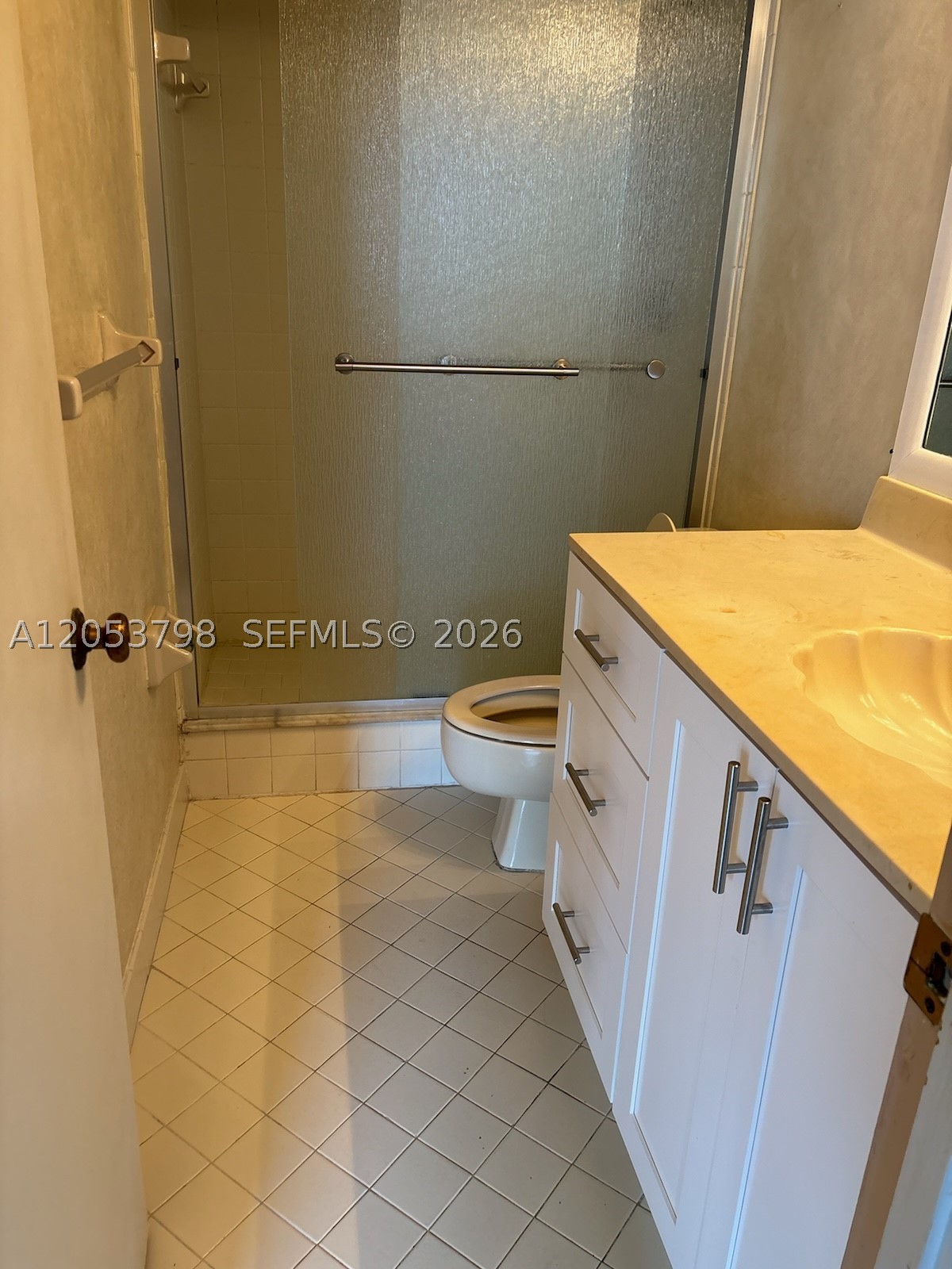 112 Lake Emerald Dr 207 Property Photo 11