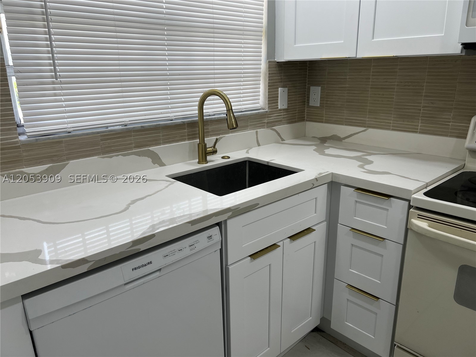809 Ne 214th Ln 2 Property Photo 4