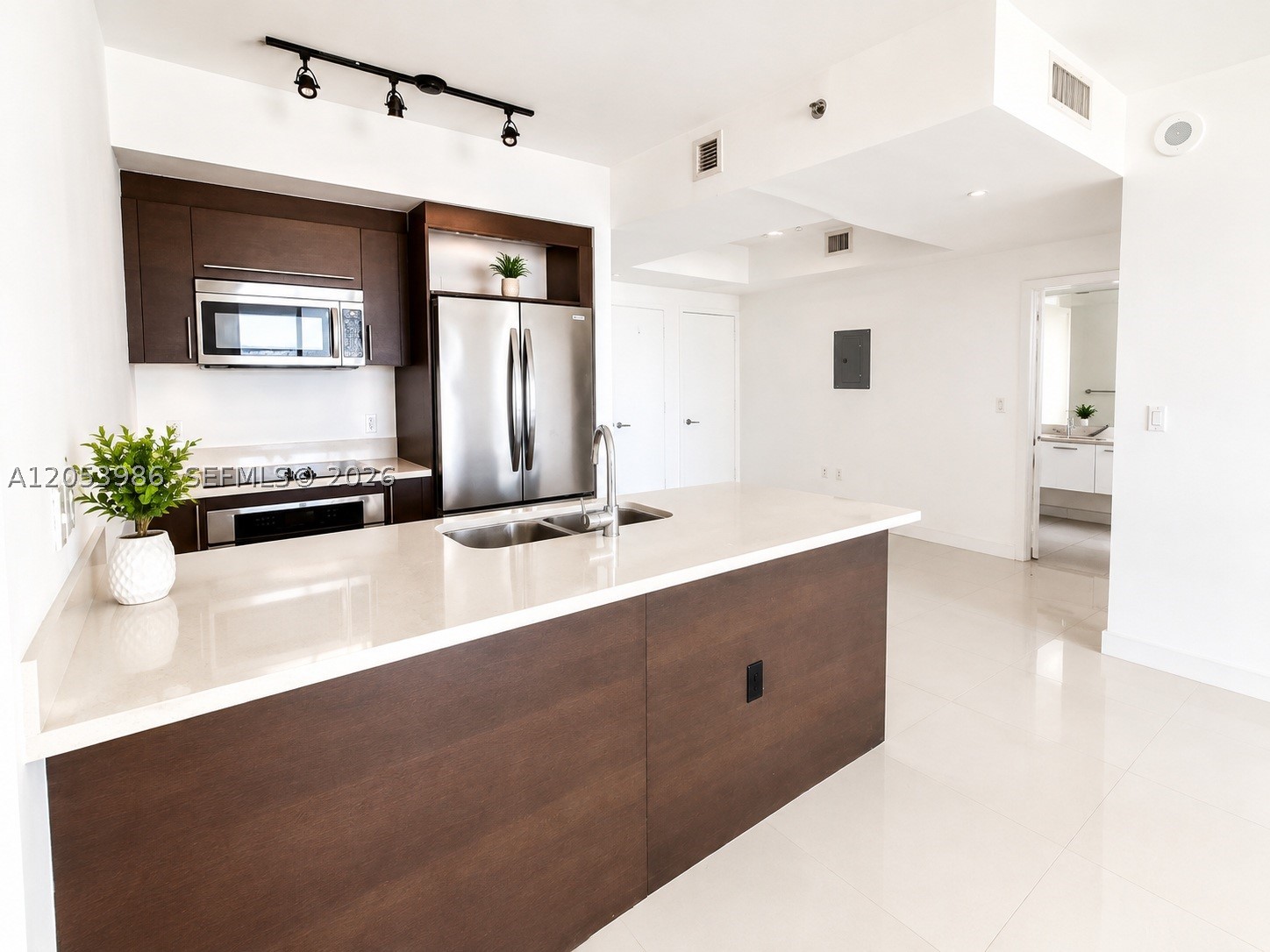 500 Brickell Ave 3200 Property Photo 3