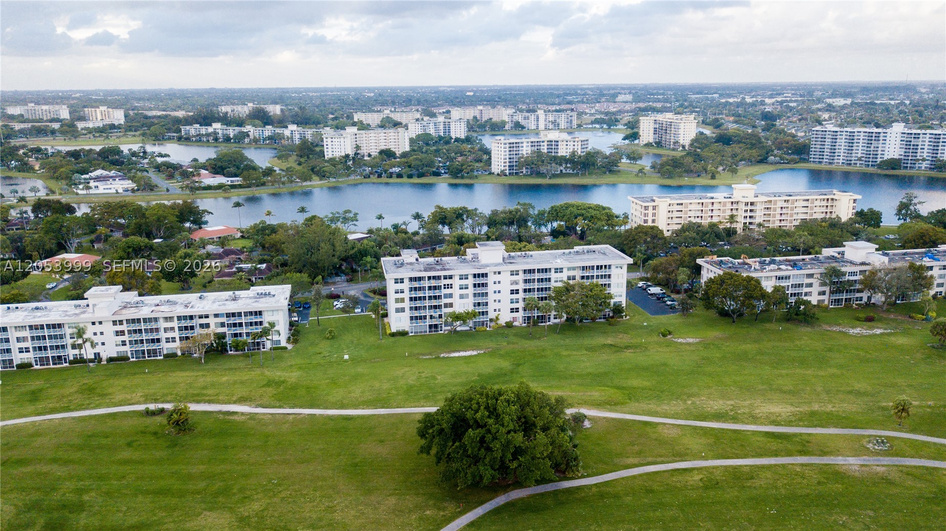 2850 N Palm Aire Dr 404 Property Photo 1