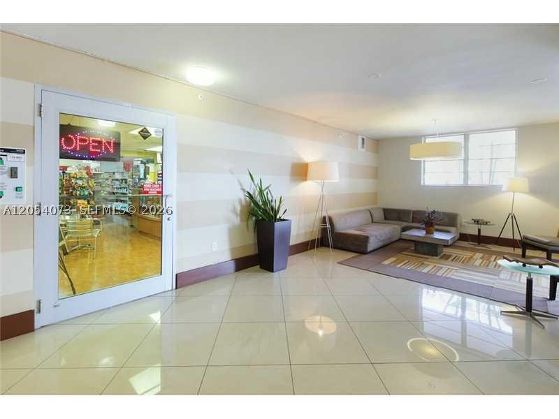7501 E Treasure Dr 8c Property Photo 14