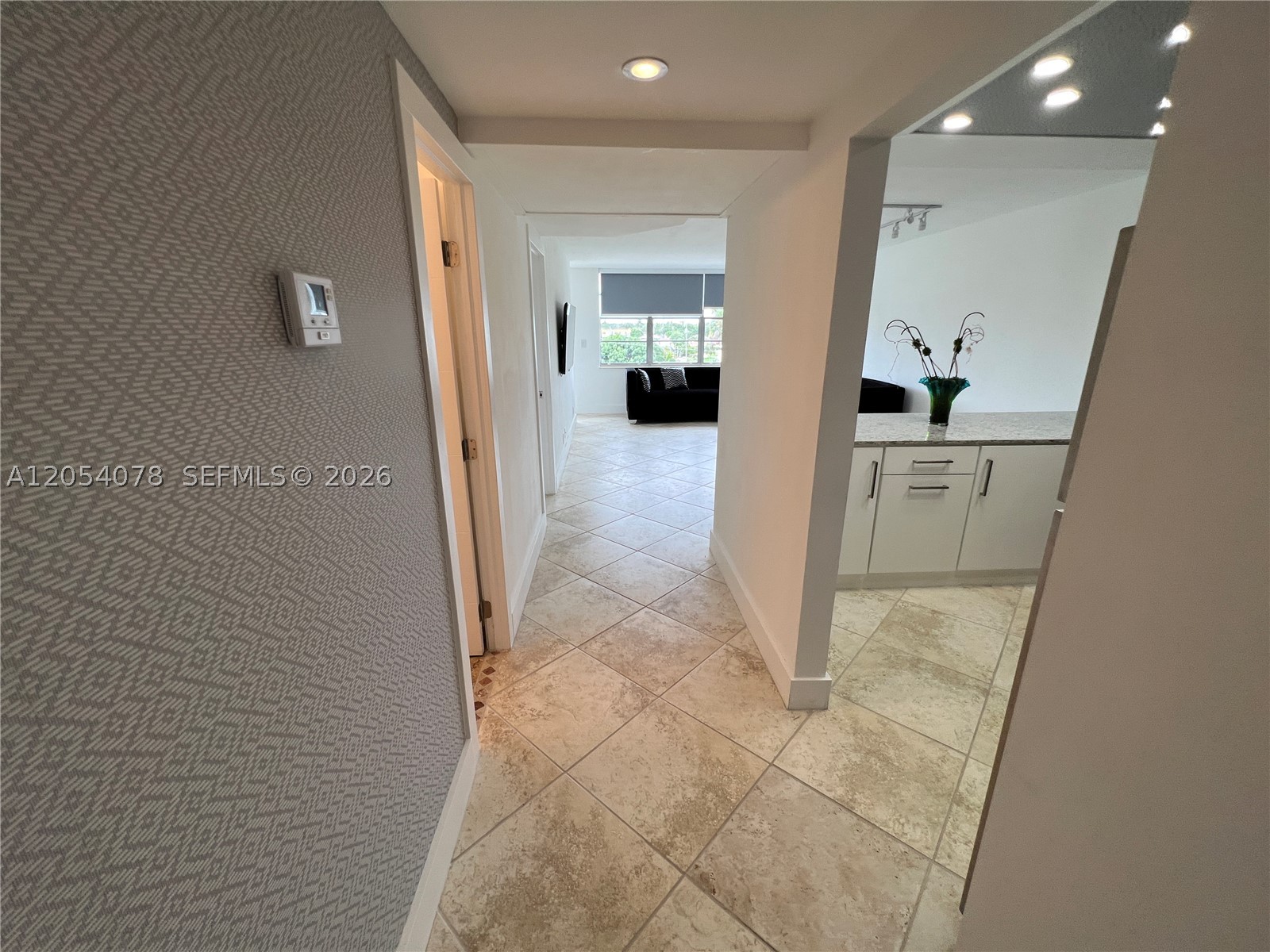 2741 Taft St 401 Property Photo 7