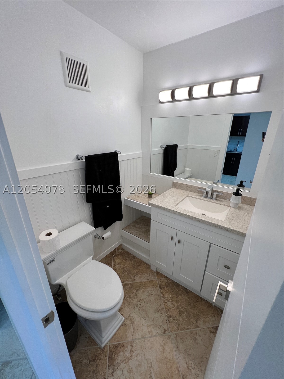 2741 Taft St 401 Property Photo 8