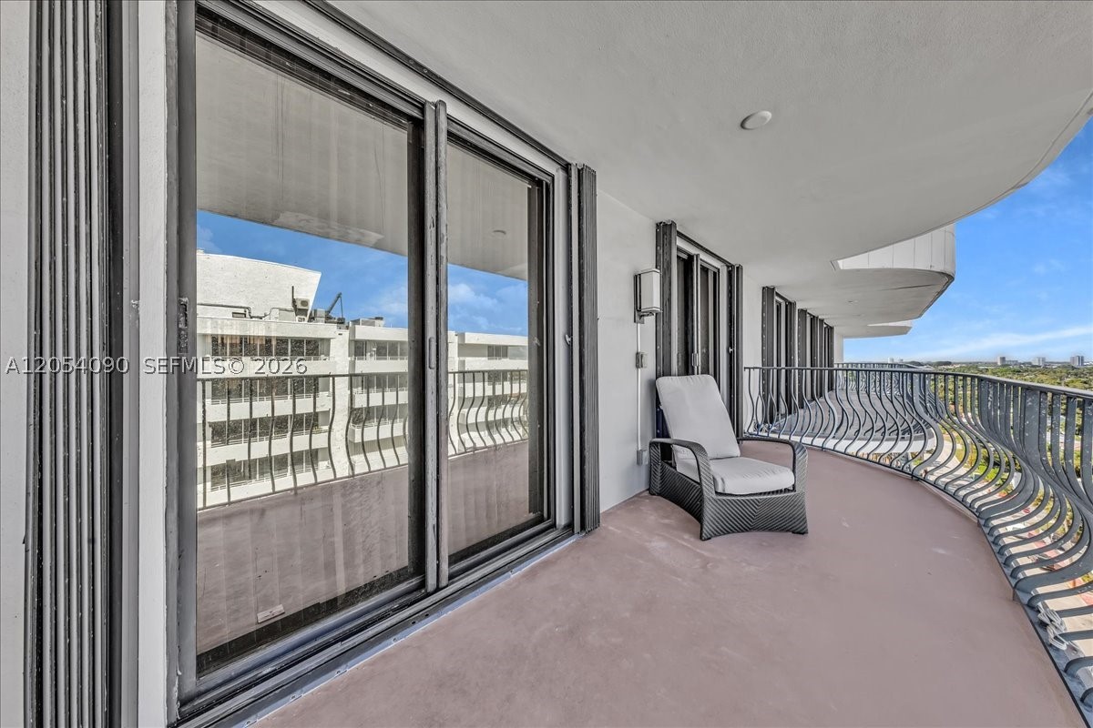 8877 Collins Ave Ph-2 Property Photo 25
