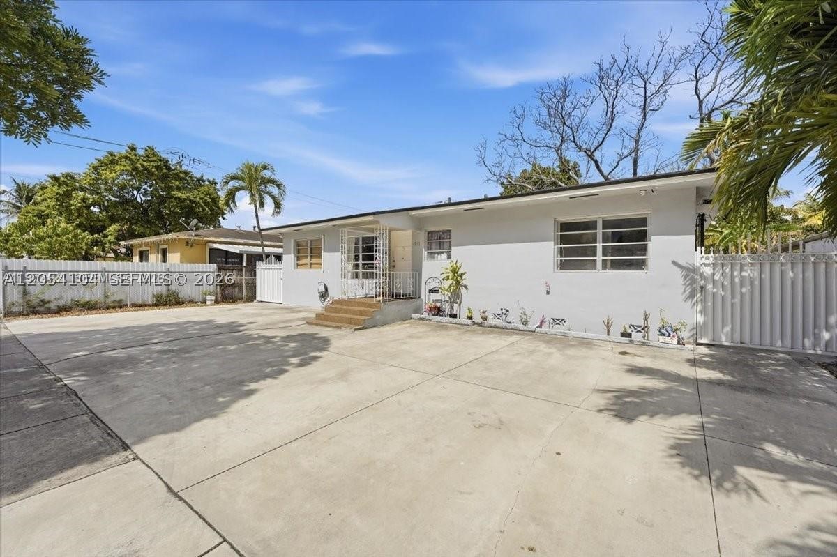 A12054104 Property Photo