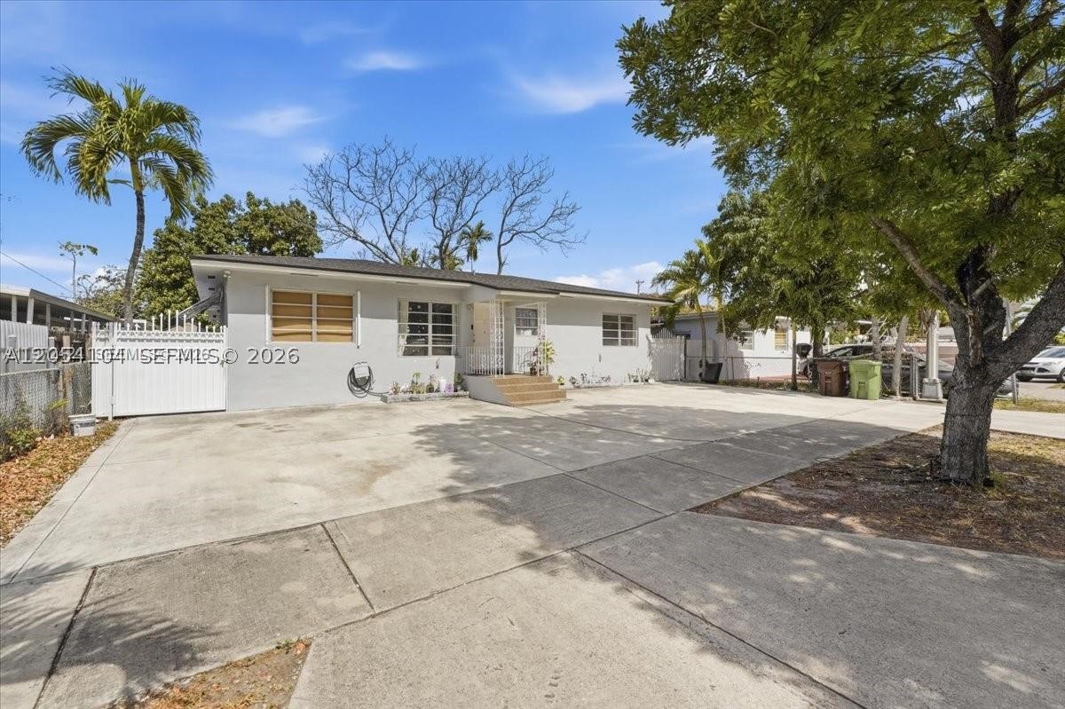 A12054104 Property Photo 2