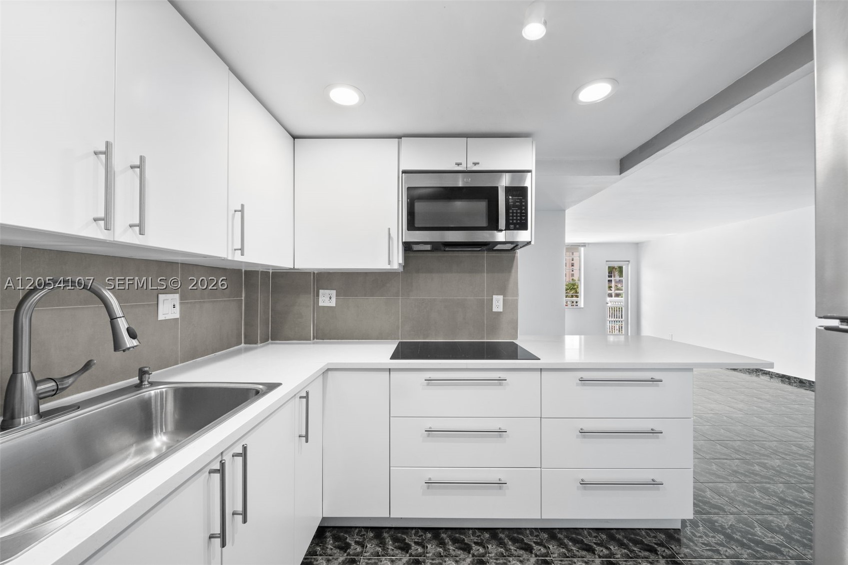 1913 S Ocean Dr 208 Property Photo 2