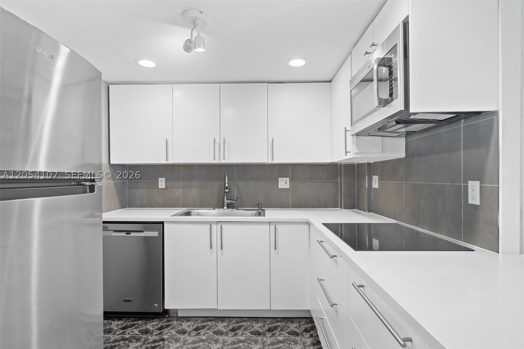 1913 S Ocean Dr 208 Property Photo 3