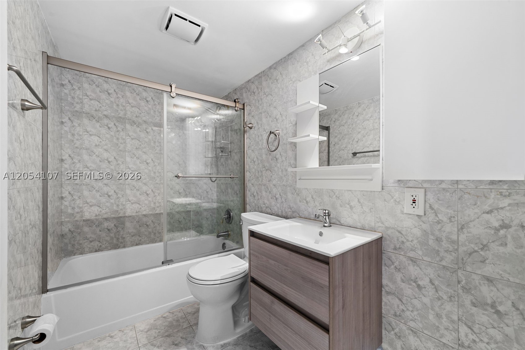 1913 S Ocean Dr 208 Property Photo 11