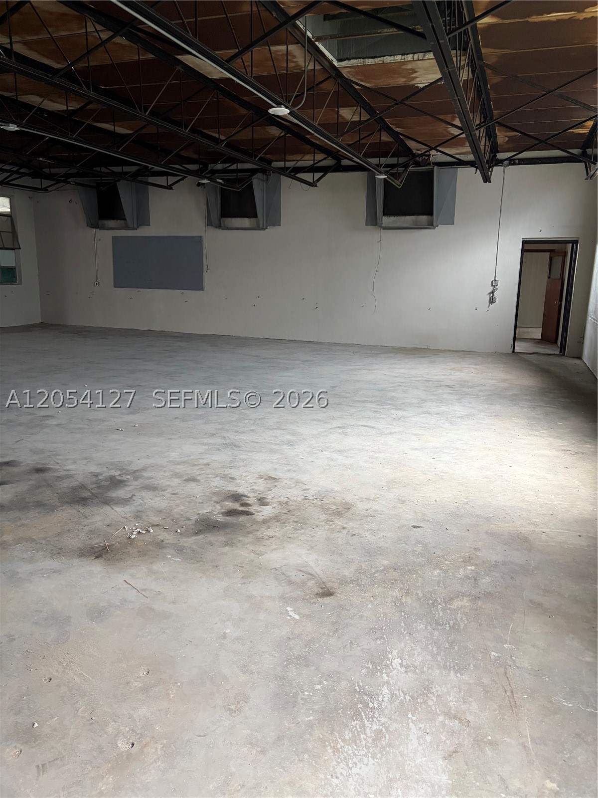 211 W 22nd St Property Photo 6