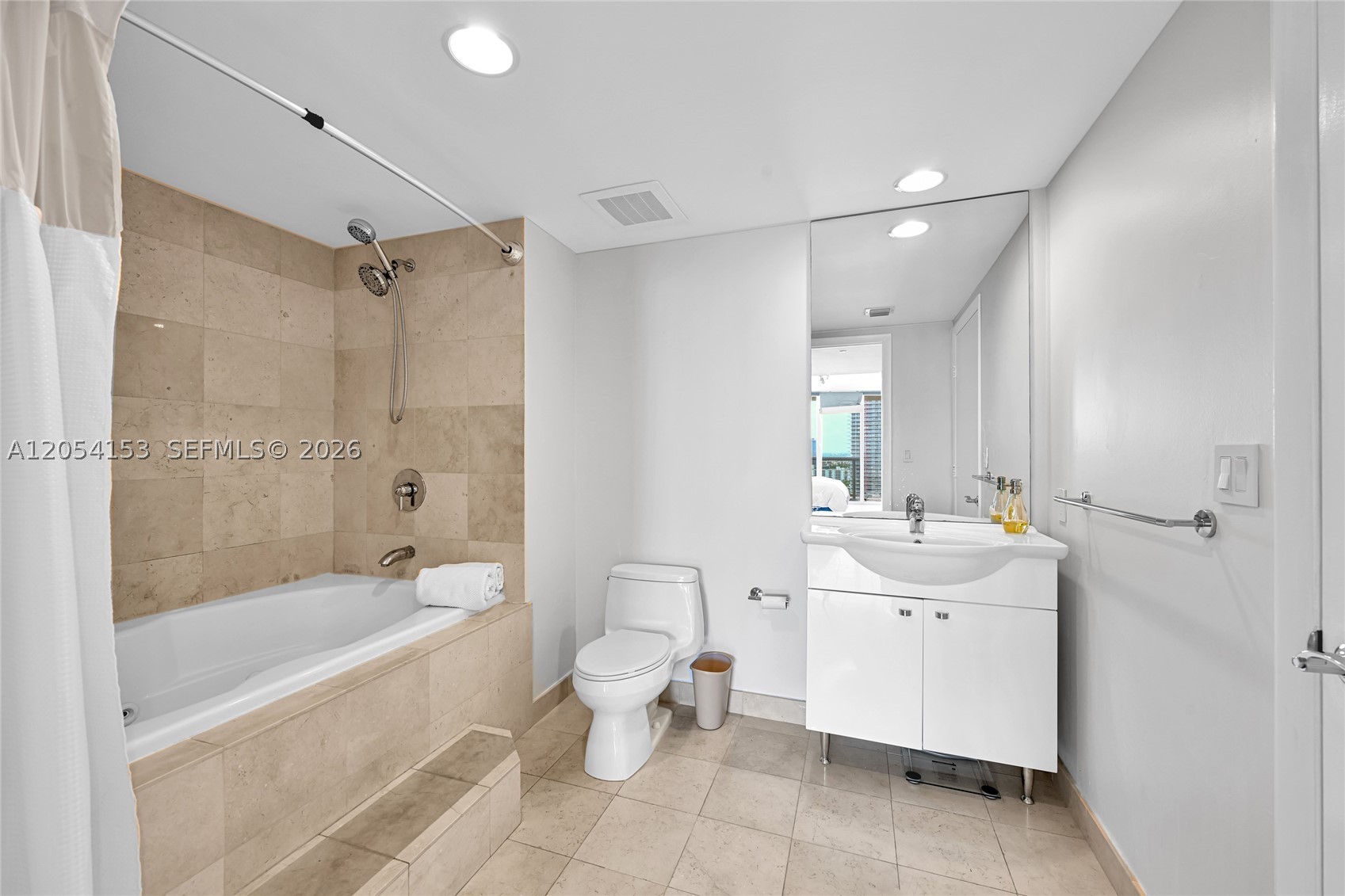 1850 S Ocean Dr 2009 Property Photo 17