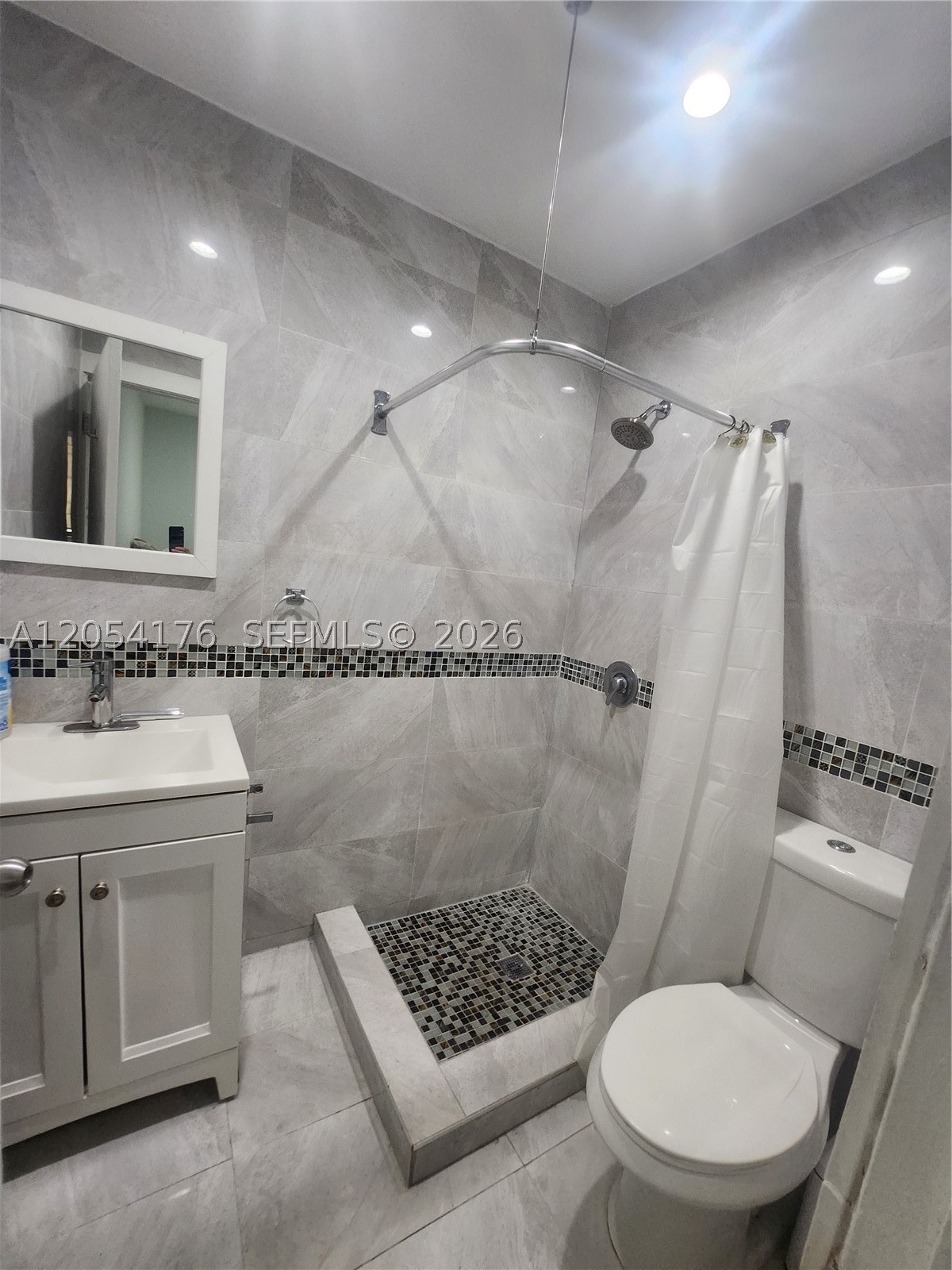 2700 Collins Ave 202 Property Photo 2