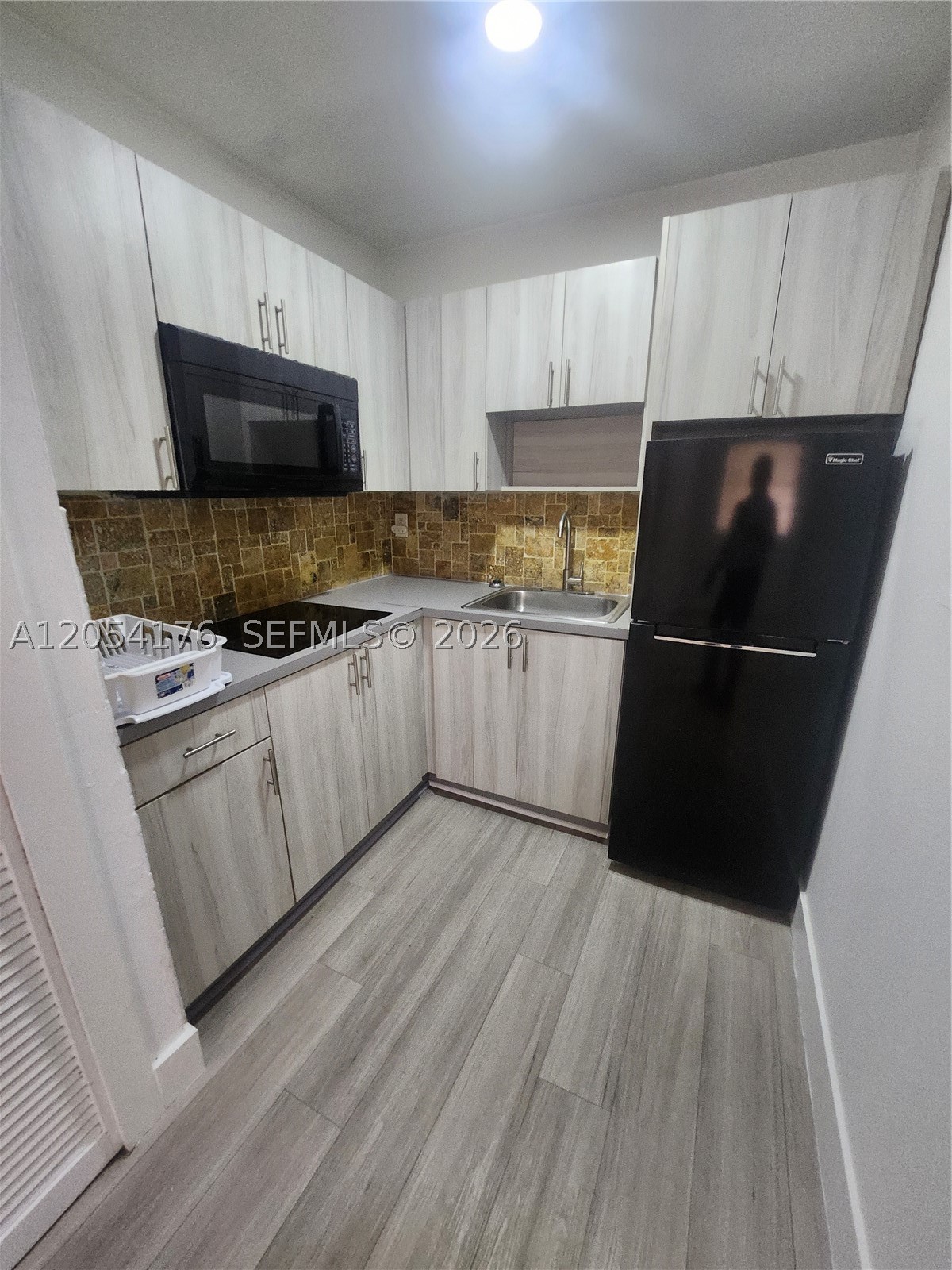 2700 Collins Ave 202 Property Photo 3