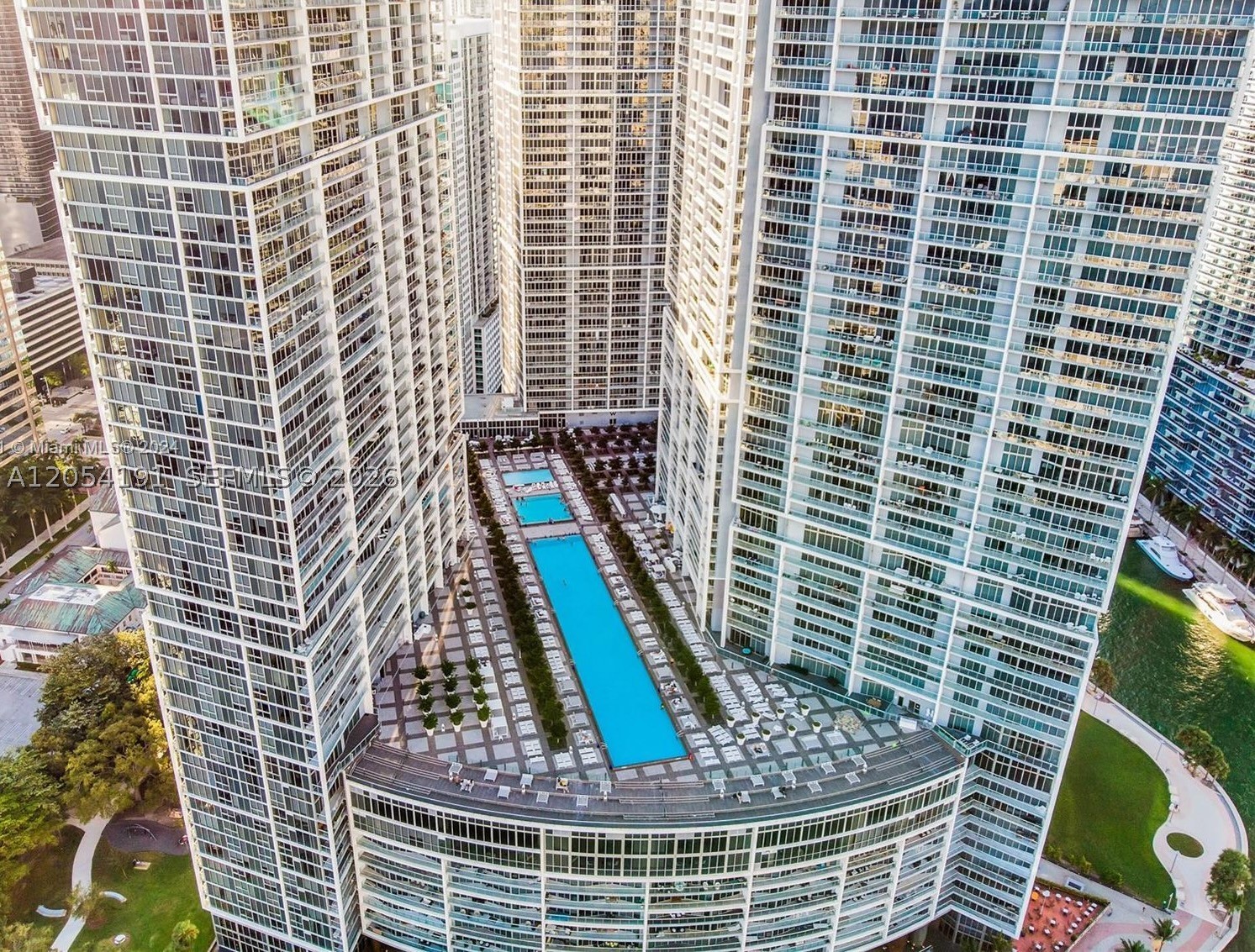 495 BRICKELL AV 4208 Property Photo 1