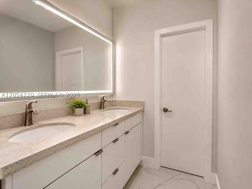 500 Bayview Dr 232 Property Photo 11