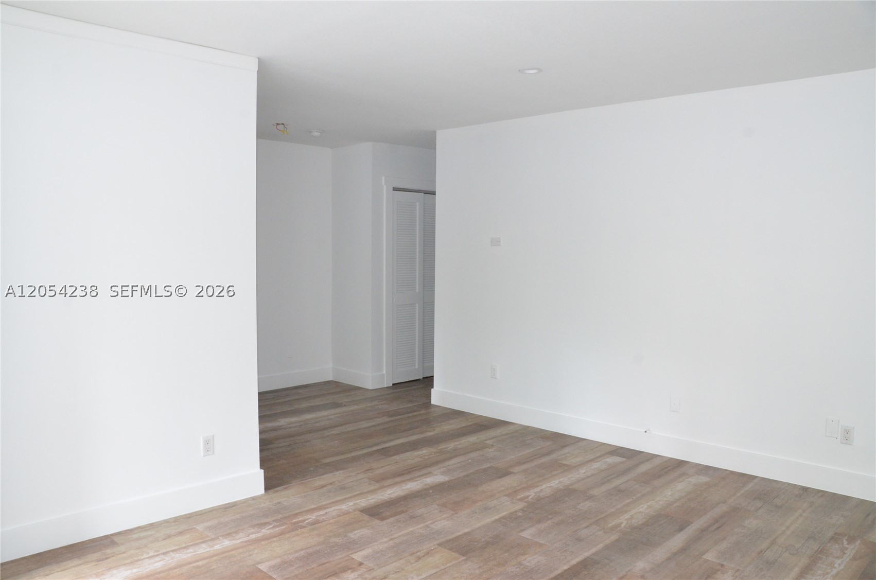 35 Edgewater Dr 104 Property Photo 5