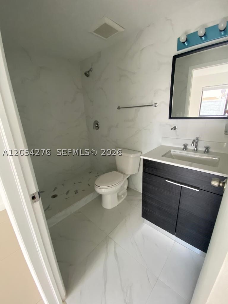 423 E 27th St 201 Property Photo 11