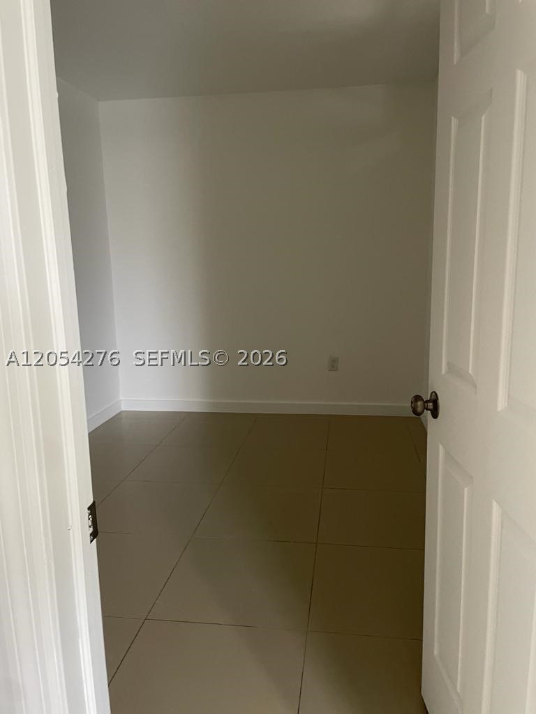 423 E 27th St 201 Property Photo 17